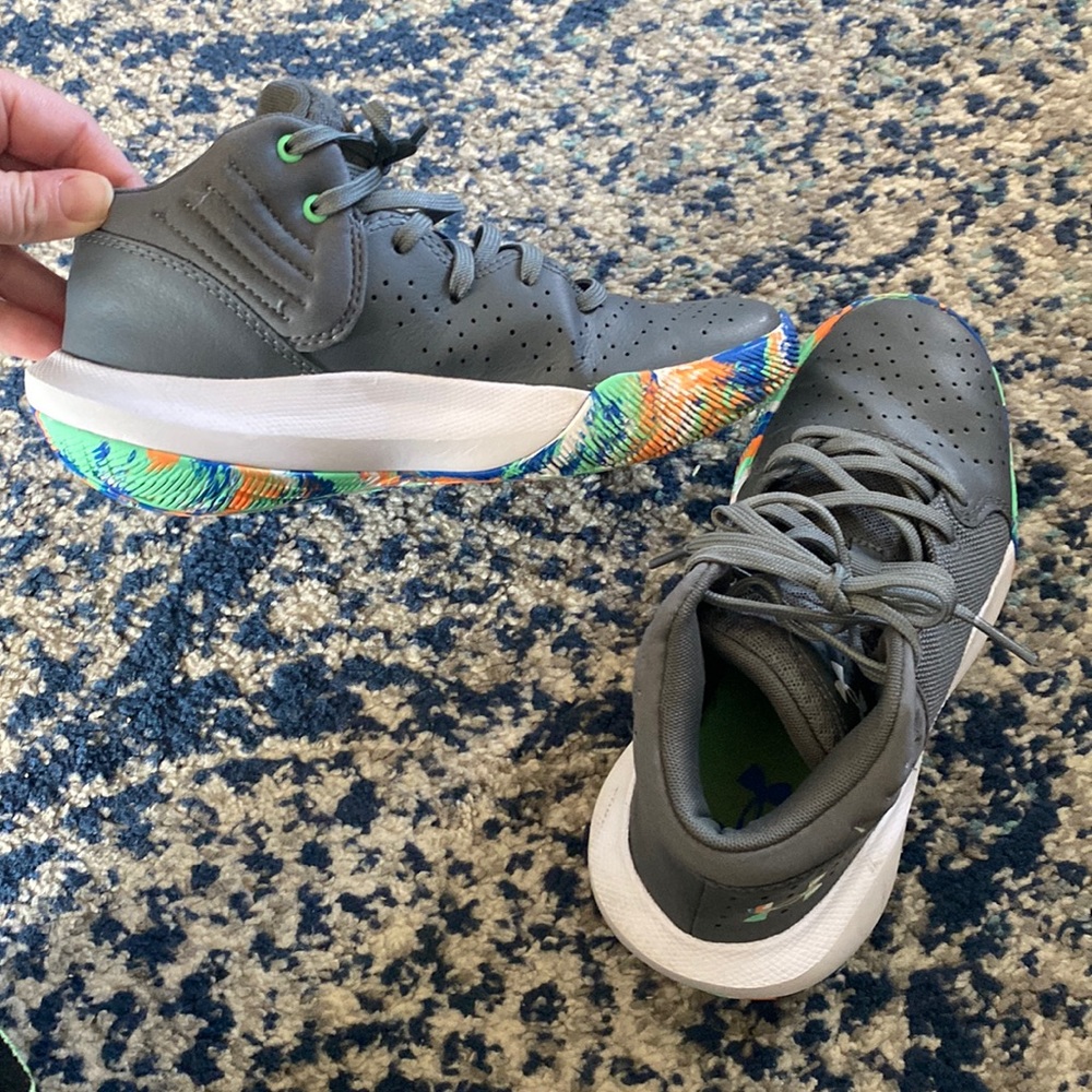Under armour jet 21 youth basketball shoe EUC size 5